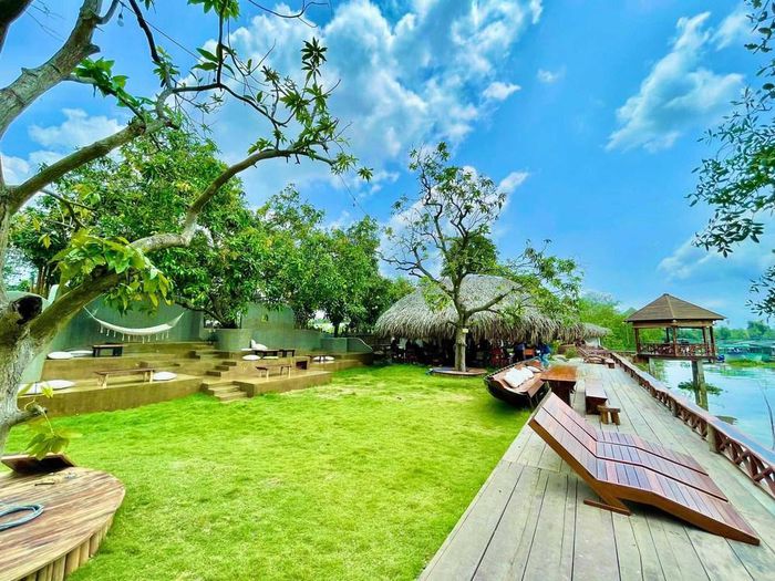 Villa miệt vườn cực khủng của Vân Trang sau khu sinh thái 50.000m2 khiến dân tình khen nức nở-12