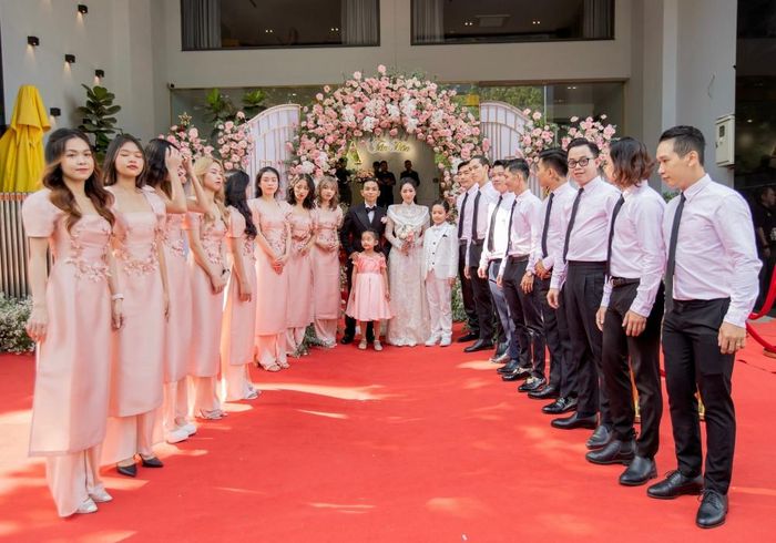 Phan Hiển mang tiền và 10 cây vàng hỏi cưới Khánh Thi-1