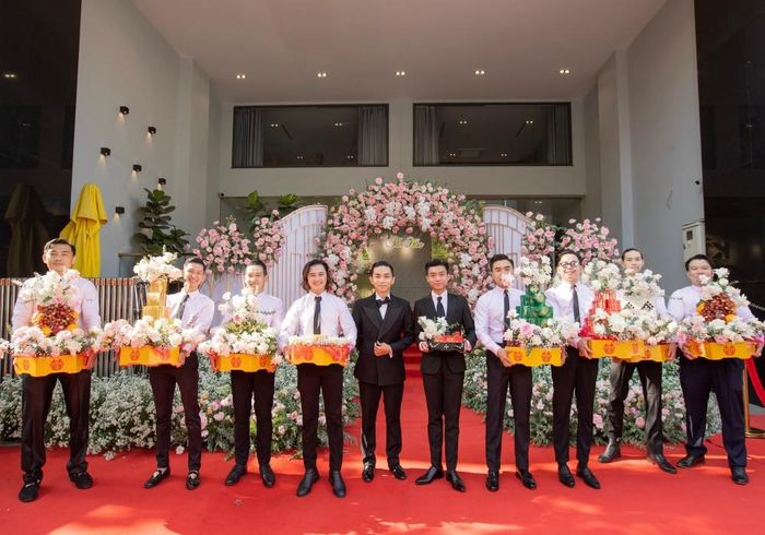 Phan Hiển mang tiền và 10 cây vàng hỏi cưới Khánh Thi-2