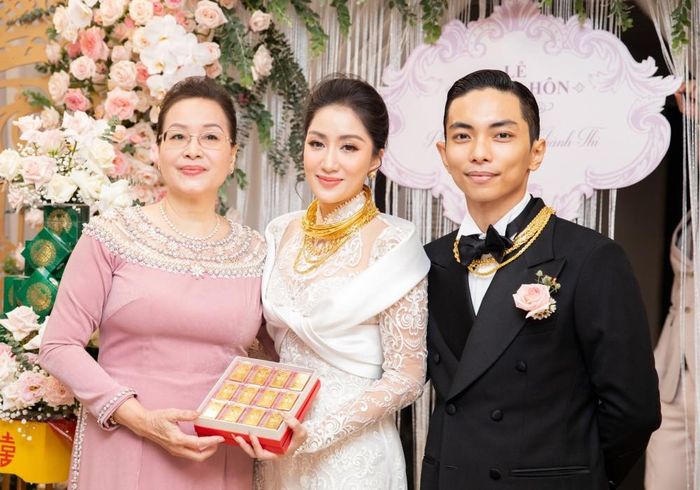 Phan Hiển mang tiền và 10 cây vàng hỏi cưới Khánh Thi-19
