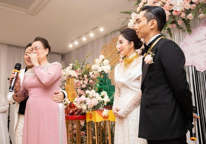 Phan Hiển mang tiền và 10 cây vàng hỏi cưới Khánh Thi-17