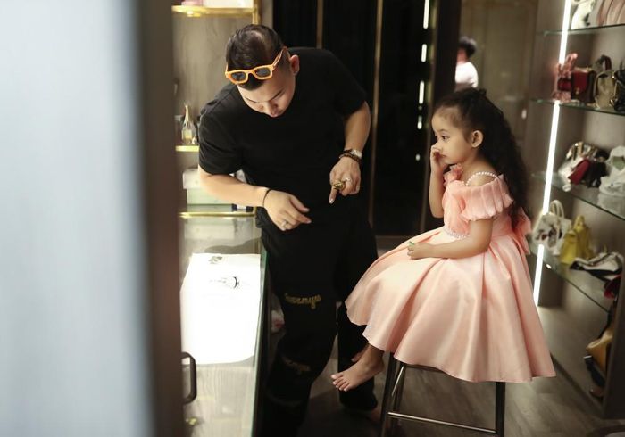 Phan Hiển mang tiền và 10 cây vàng hỏi cưới Khánh Thi-13