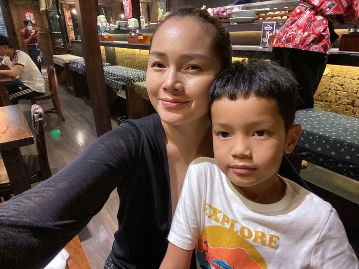 Á hậu Diễm Châu: Đông con nhất nhì Vbiz, con trai 8 tuổi thần đồng Toán học-2