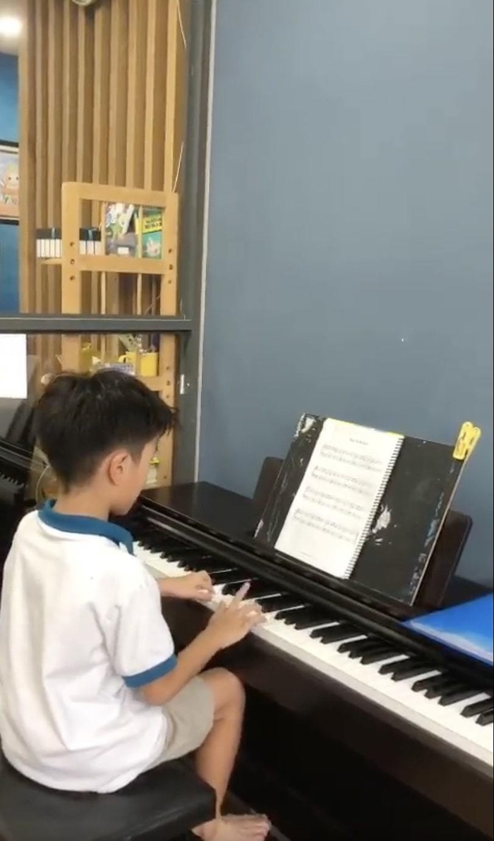 Á hậu Diễm Châu: Đông con nhất nhì Vbiz, con trai 8 tuổi thần đồng Toán học-3