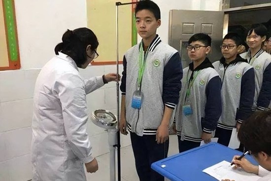 Con trai 14 tuổi đã cao 1m8, bố là chuyên gia dinh dưỡng bật mí 2 món ăn màu vàng tốt cho con phát triển chiều cao trong mùa đông