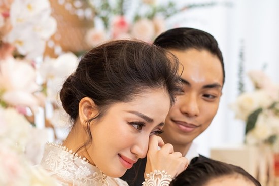 Bà Phan Hiển: 'Gia đình tôi công nhận Khánh Thi là con dâu từ hôm nay'