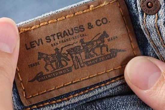 Vì sao quần Jeans đều có miếng da đằng sau cạp quần: Tưởng trang trí hóa ra công dụng bất ngờ