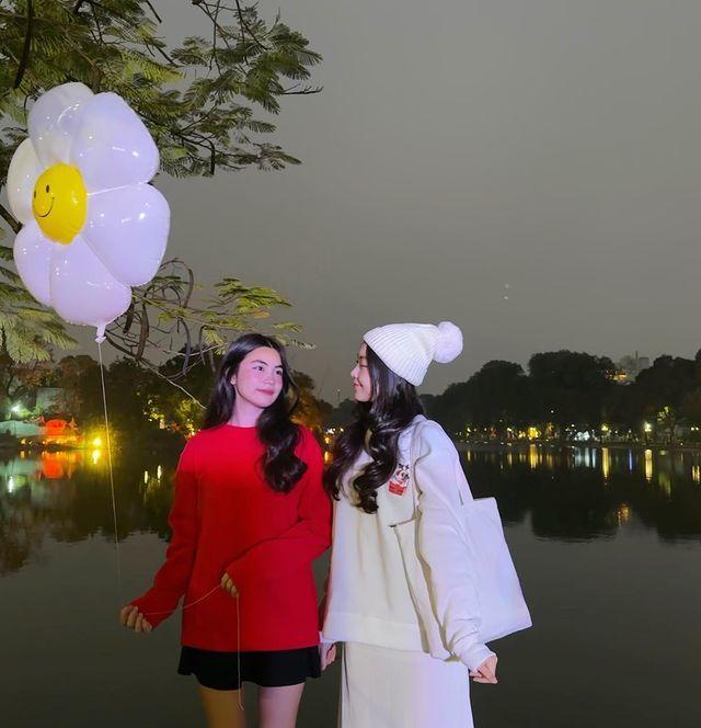 2 con gái MC Quyền Linh lộ nhan sắc thật khi chụp cam thường-1