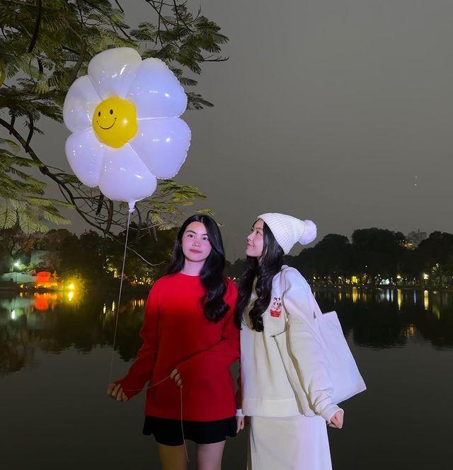 2 con gái MC Quyền Linh lộ nhan sắc thật khi chụp cam thường-3
