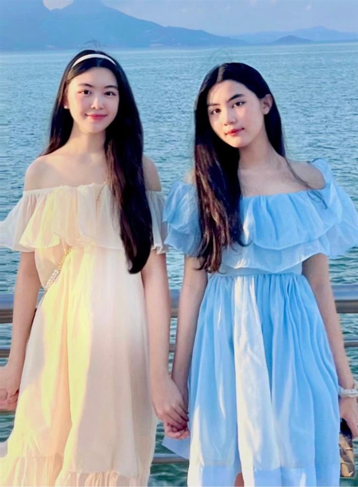 2 con gái MC Quyền Linh lộ nhan sắc thật khi chụp cam thường-6