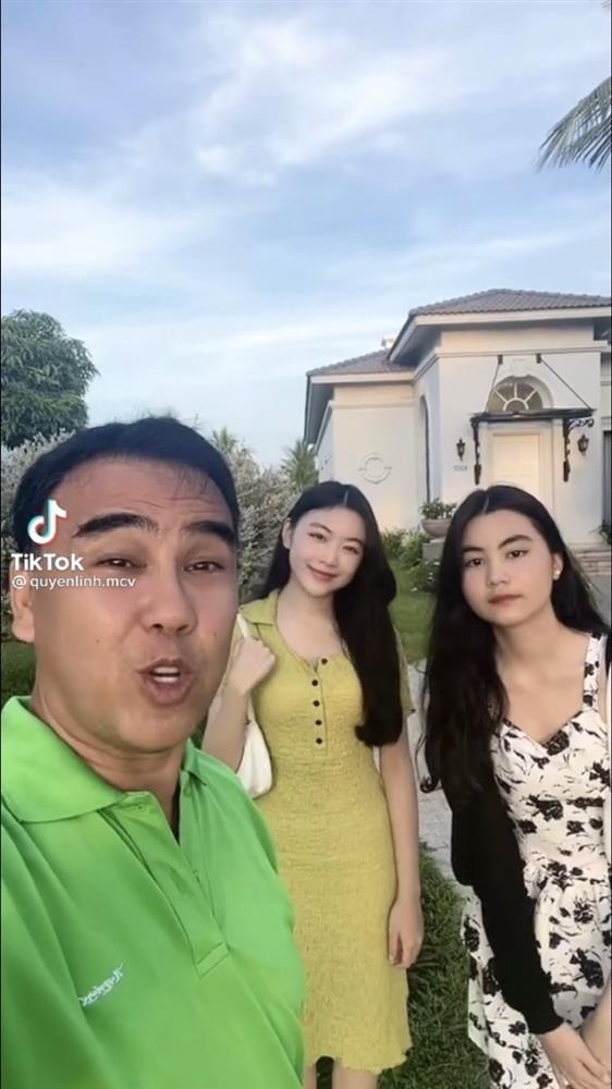 2 con gái MC Quyền Linh lộ nhan sắc thật khi chụp cam thường-7
