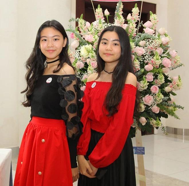 2 con gái MC Quyền Linh lộ nhan sắc thật khi chụp cam thường-9