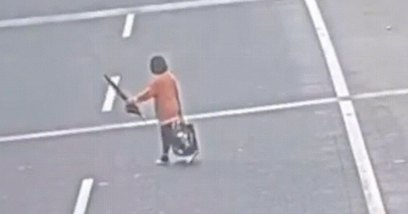 Đi bộ ngang qua cao tốc không quan sát, người phụ nữ bị ô tô tông tử vong-1