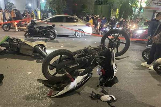 Truy tìm tài xế tông chết người trên phố Trần Khát Chân, Hà Nội