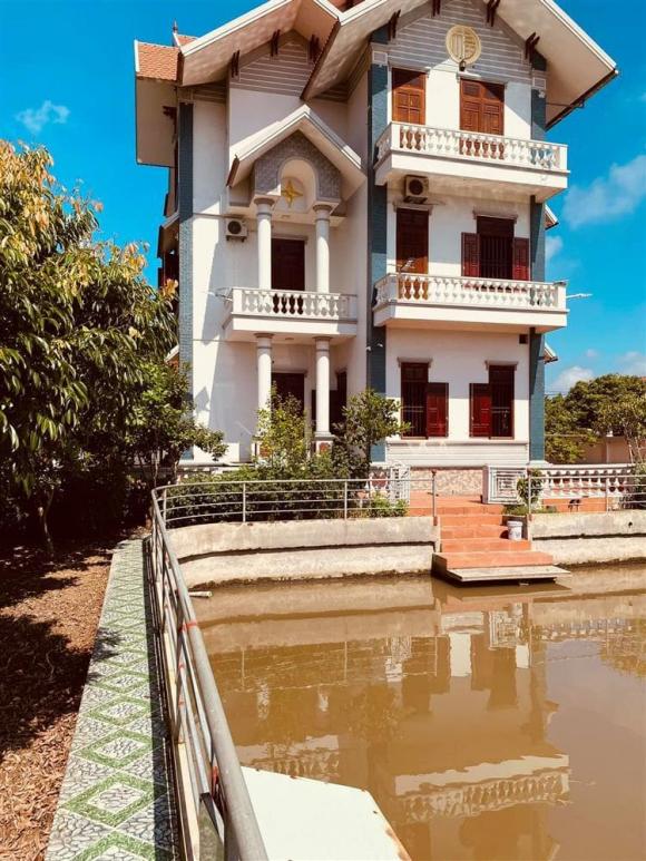 Biệt thự bề thế, chuẩn nhà giàu của gia đình hôn phu Hoa hậu Ngọc Hân tương đồng phong cách sống của ngôi nhà nàng hậu tự thiết kế-27