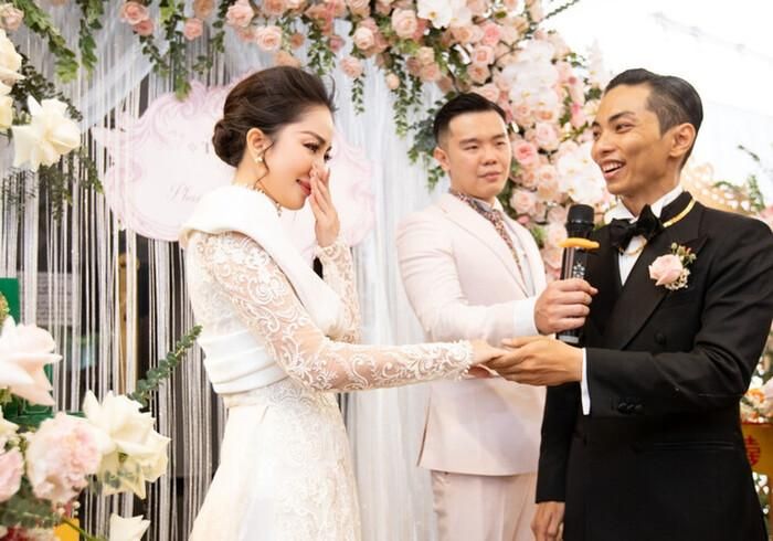 Sính lễ siêu khủng trong đám cưới Khánh Thi - Phan Hiển, của hồi môn lên đến 22 cây vàng-1