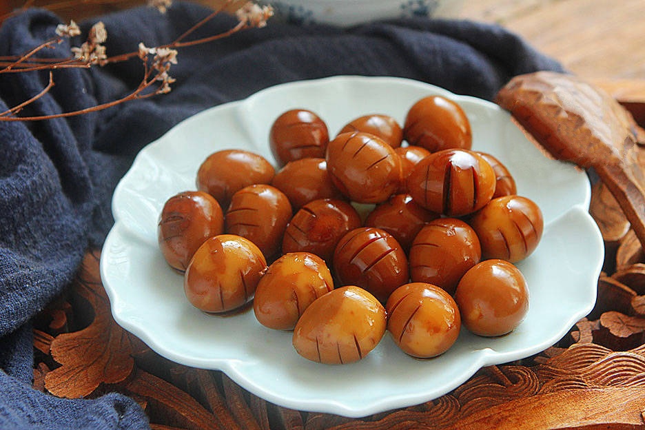 Trứng cút kho kiểu mới thơm ngon, đậm đà hao cơm phải biết!-3