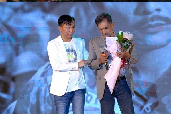 Hình ảnh hiện tại của nghệ sĩ Thương Tín sau vụ ngã xe ngồi thất thần trên cầu-3