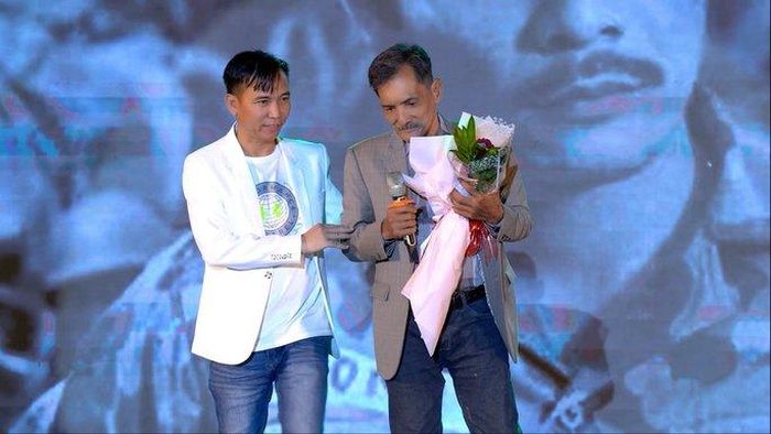 Diễn viên Thương Tín hát thế nào khi nói không rõ?-2