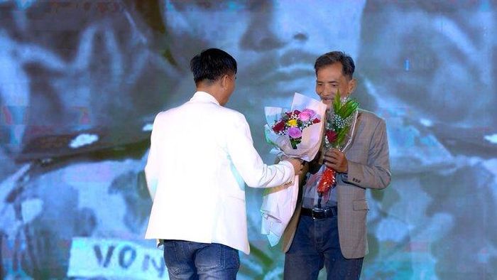 Diễn viên Thương Tín hát thế nào khi nói không rõ?-1