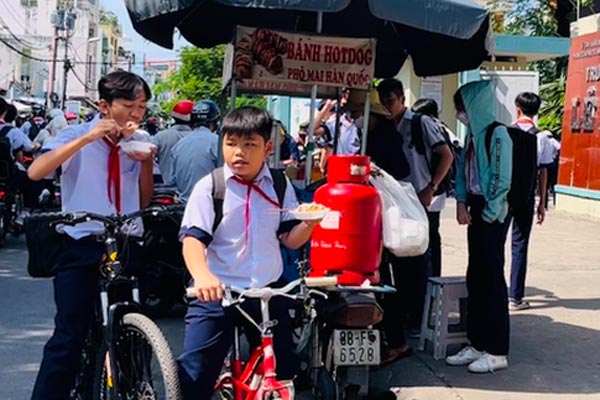 Đồ chơi độc hại tấn công học sinh-2