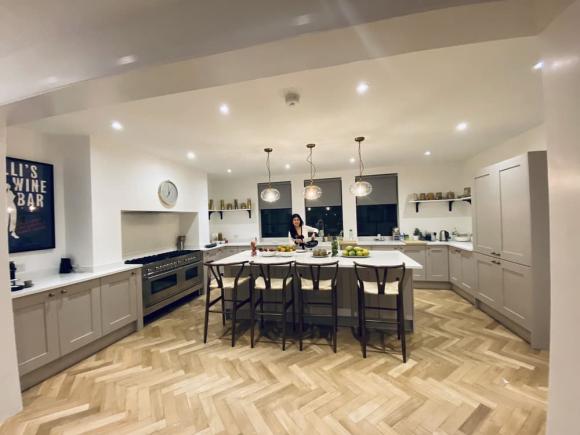 Biệt thự siêu sang của gia đình vợ Chi Bảo tại Anh-7