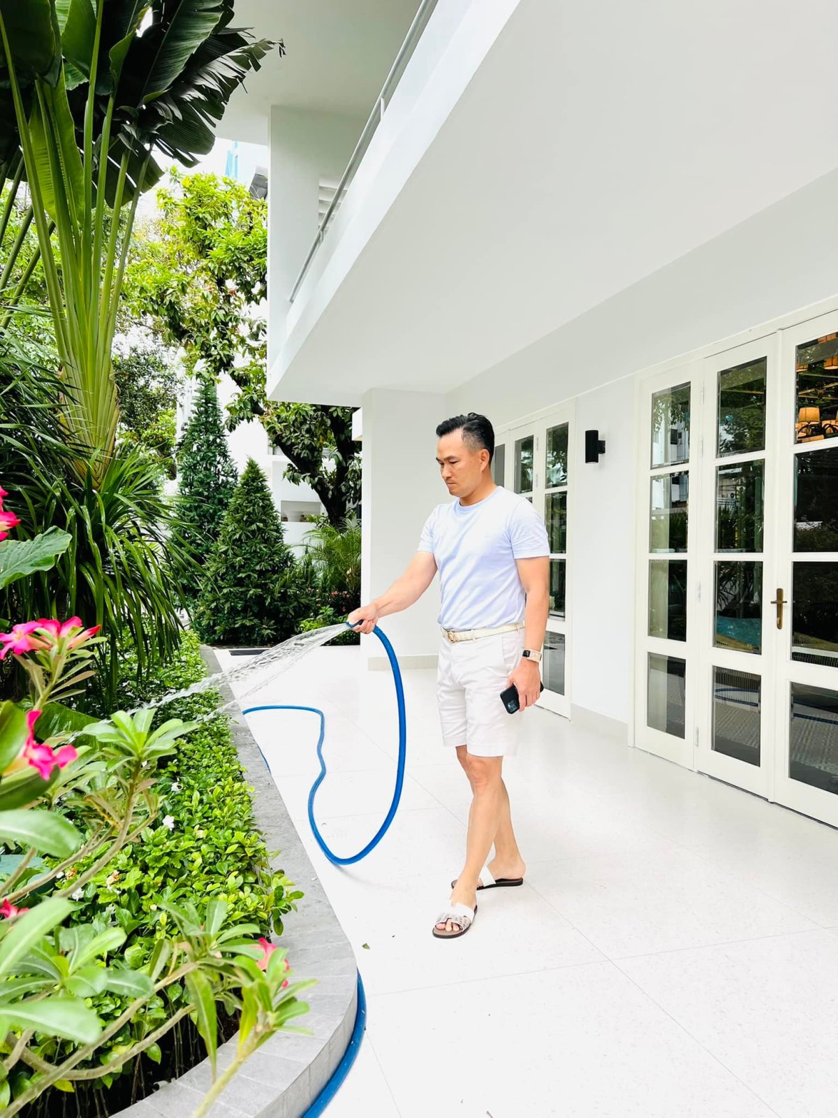 Biệt thự siêu sang của gia đình vợ Chi Bảo tại Anh-10