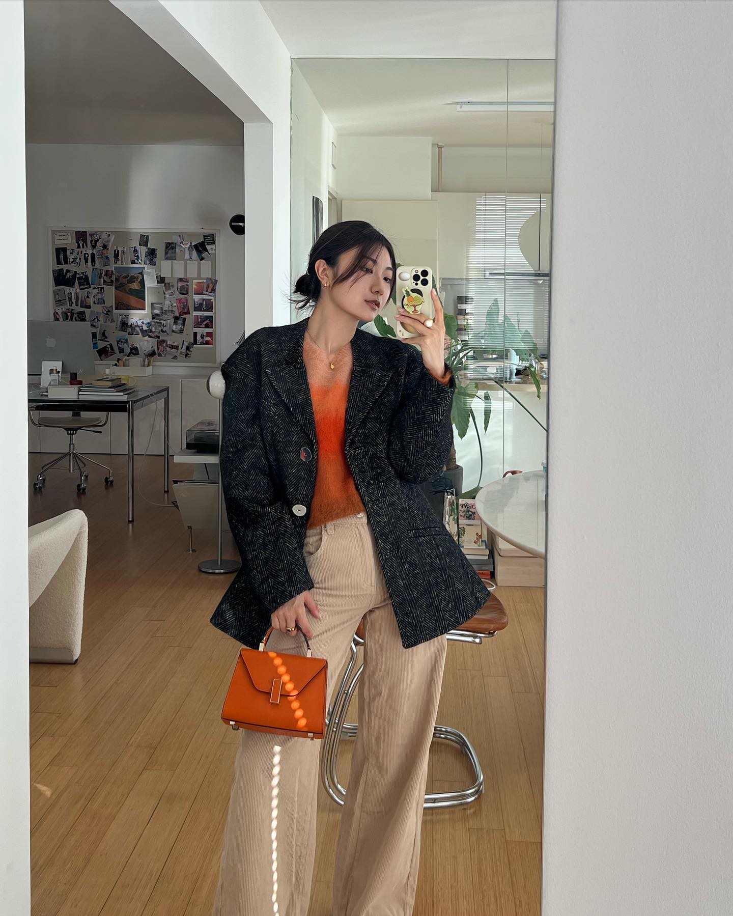 10 cách mặc áo len màu nổi giúp ghi điểm tinh tế-10