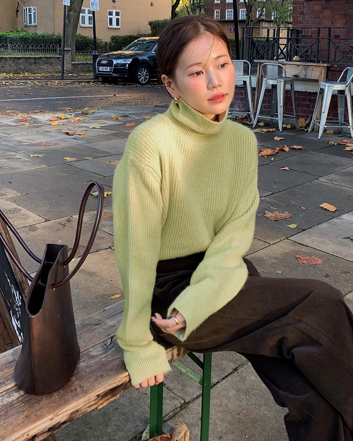 10 cách mặc áo len màu nổi giúp ghi điểm tinh tế-8