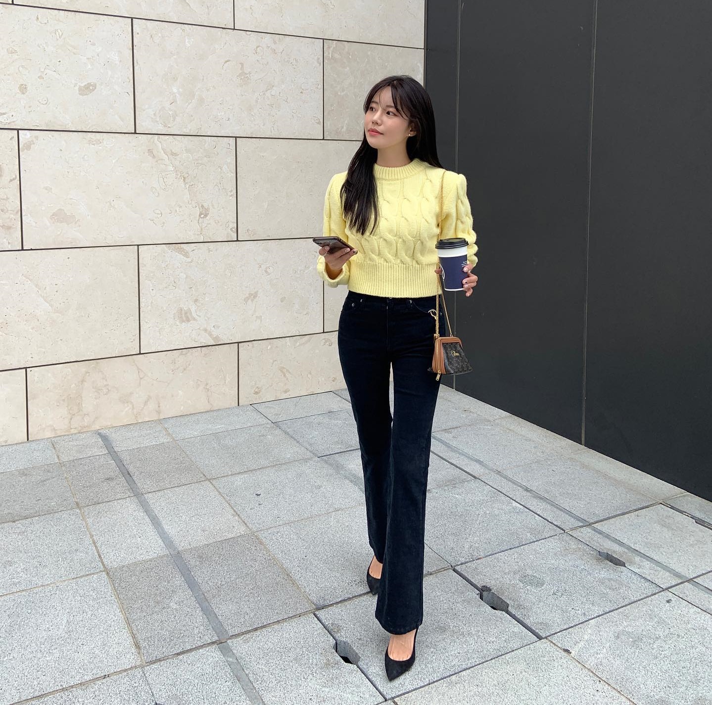 10 cách mặc áo len màu nổi giúp ghi điểm tinh tế-9