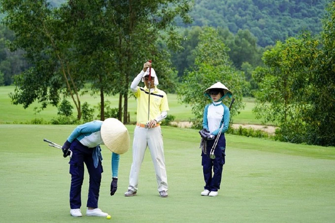 Nữ caddy sân golf tiết lộ tủi hờn bị chửi bới, quấy rối tình dục-2