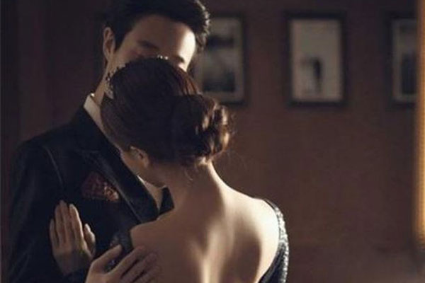 Vợ không thể tưởng tượng nổi đúng ngày đầy tháng con, chồng lại đưa nhân tình đi làm đến nơi này-1