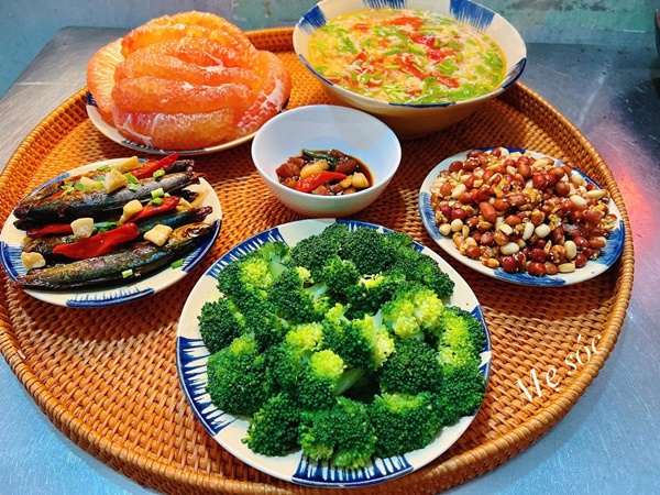 Chiều chồng hết nấc, vợ khoe loạt mâm cơm đậm hương vị miền Trung, nhìn là thấy nhớ quê nhớ Tết-6