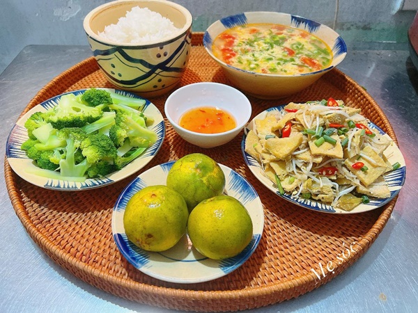 Chiều chồng hết nấc, vợ khoe loạt mâm cơm đậm hương vị miền Trung, nhìn là thấy nhớ quê nhớ Tết-12