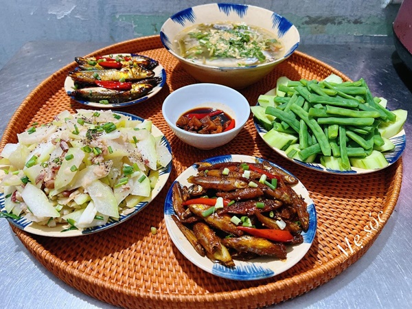 Chiều chồng hết nấc, vợ khoe loạt mâm cơm đậm hương vị miền Trung, nhìn là thấy nhớ quê nhớ Tết-13