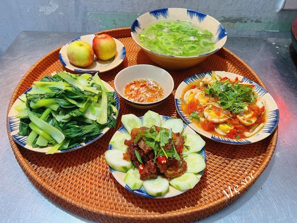 Chiều chồng hết nấc, vợ khoe loạt mâm cơm đậm hương vị miền Trung, nhìn là thấy nhớ quê nhớ Tết-15