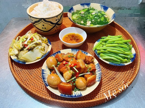 Chiều chồng hết nấc, vợ khoe loạt mâm cơm đậm hương vị miền Trung, nhìn là thấy nhớ quê nhớ Tết-16