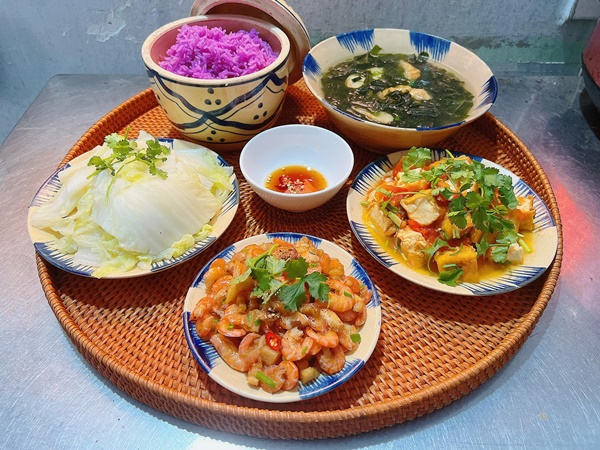 Chiều chồng hết nấc, vợ khoe loạt mâm cơm đậm hương vị miền Trung, nhìn là thấy nhớ quê nhớ Tết-17