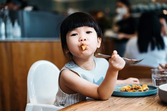 Cha mẹ thông minh và cha mẹ bình thường dạy dỗ con khác biệt như nào? Nhìn vào 9 điểm này mới thấy sự chênh lệch