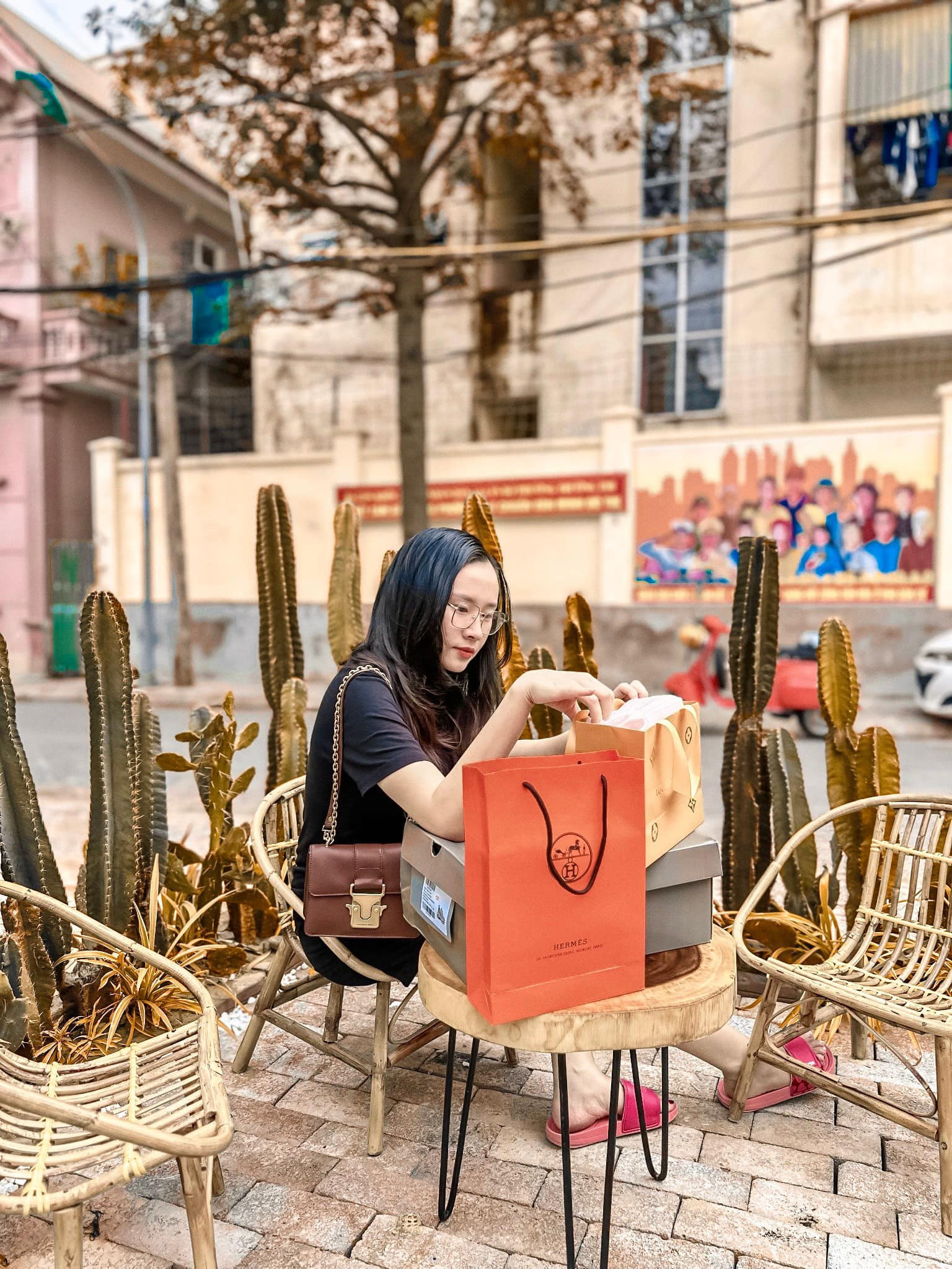 Muôn vẻ giới trẻ chi tiêu Tết 2023: Người tốn 50 triệu, người xác định 0 đồng!-1