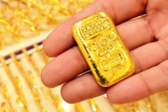 Giá vàng hôm nay 14/12: USD tụt giảm, vàng tăng dựng đứng