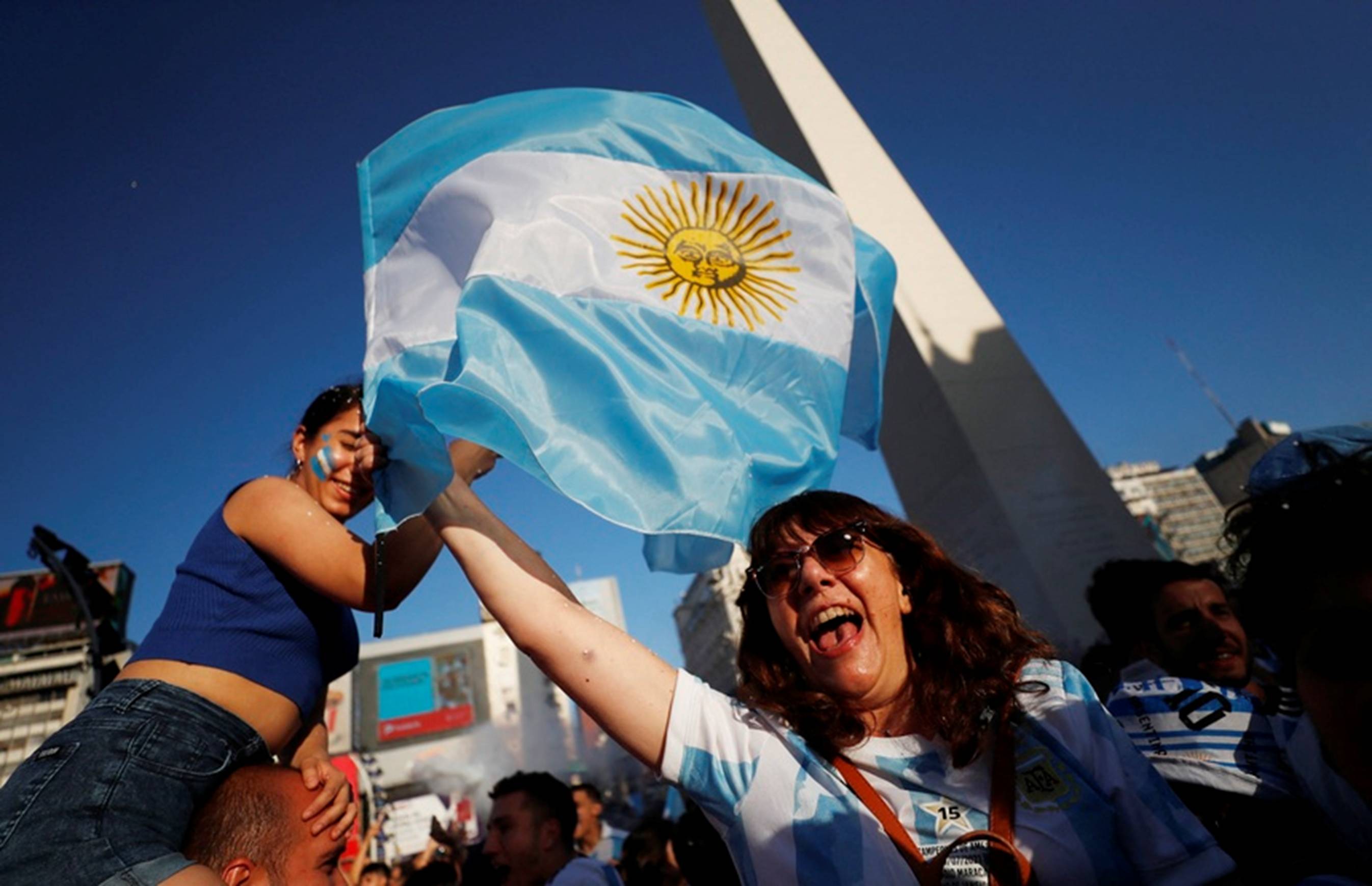 Biển người tràn ngập thủ đô Argentina sau trận thắng Croatia-3
