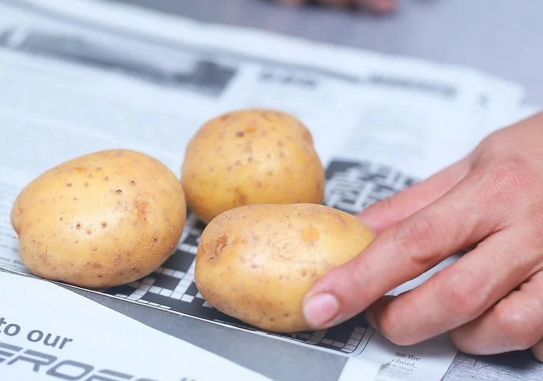 Đừng để khoai tây trong tủ lạnh: Làm theo cách này khoai để lâu vẫn tươi ngon, không mọc mầm-1