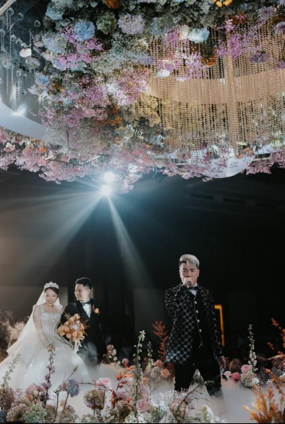 Đàm Vĩnh Hưng se duyên trong siêu đám cưới cặp đôi GenZ giàu có tại miền Tây-1