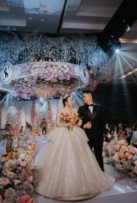 Đàm Vĩnh Hưng se duyên trong siêu đám cưới cặp đôi GenZ giàu có tại miền Tây-12