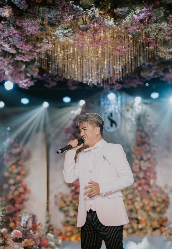 Đàm Vĩnh Hưng se duyên trong siêu đám cưới cặp đôi GenZ giàu có tại miền Tây-6