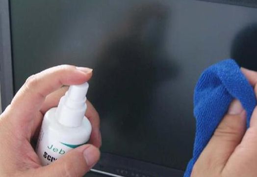 Nếu màn hình tivi bị bẩn, đừng tùy tiện lau! Mách bạn mẹo này, màn hình sáng bóng và không dễ bám bụi-3