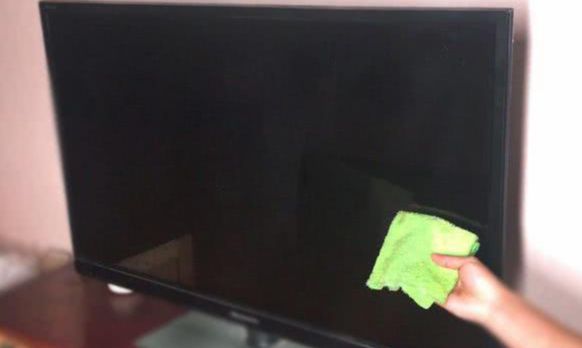 Nếu màn hình tivi bị bẩn, đừng tùy tiện lau! Mách bạn mẹo này, màn hình sáng bóng và không dễ bám bụi-4