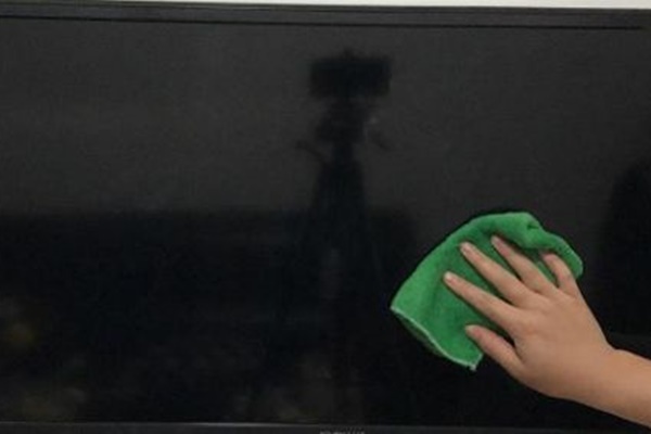 Cắt nhỏ vỏ chuối rồi thêm chút muối, chút bột giặt vào: Chỉ sau 1 đêm, gián khiếp vía, một đi không trở lại-5