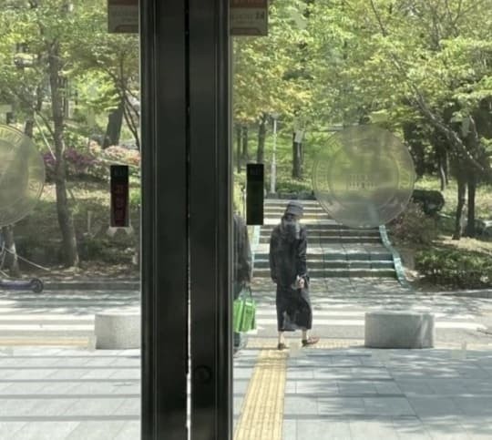 Mỹ nhân bị ghét nhất Hàn Quốc Kim Min Hee xuất hiện thân mật bên người tình đáng tuổi cha-2